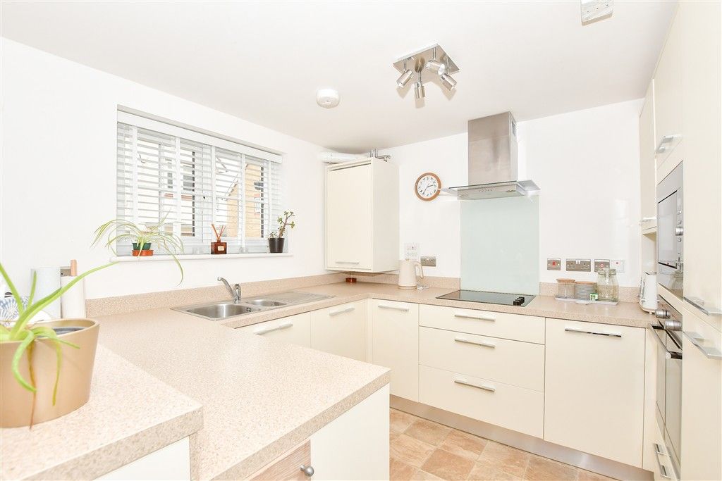 Property photo 3 of 18 Kitchen