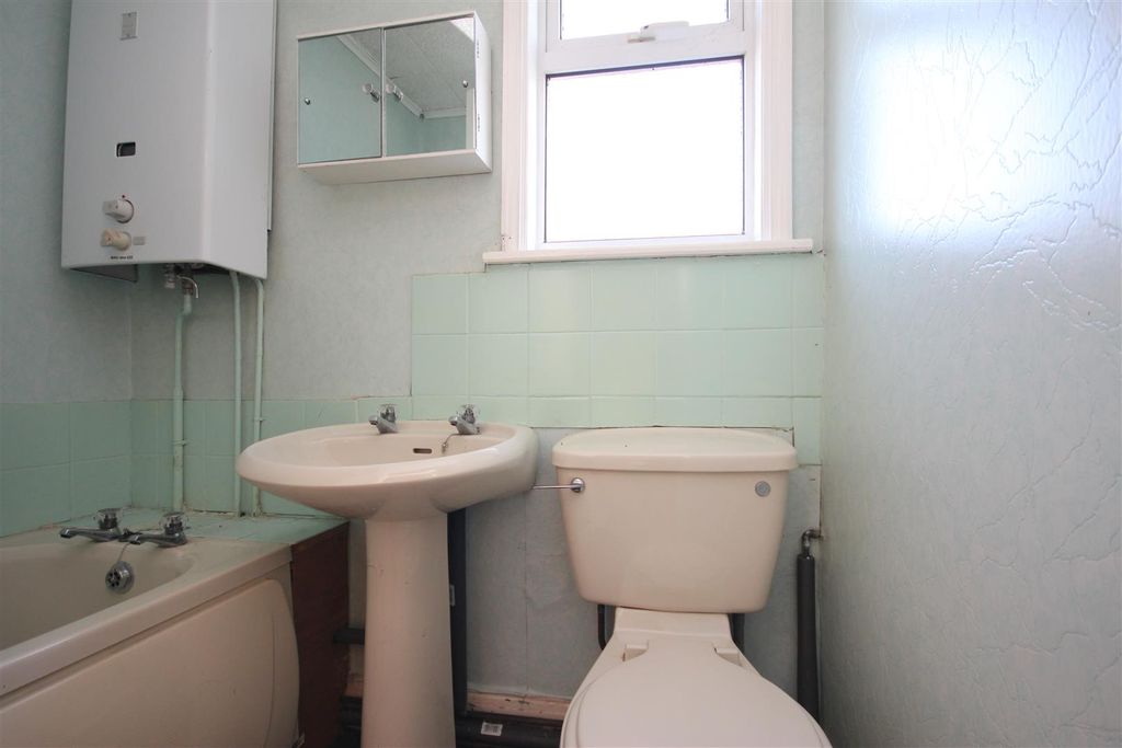 Property photo 2 of 17 Bathroom.Jpg