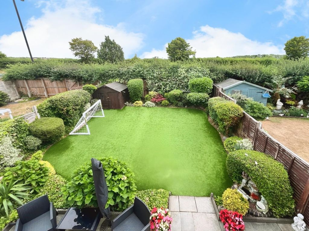 Property photo 2 of 15 c97Ba71F-MC7.Jpg