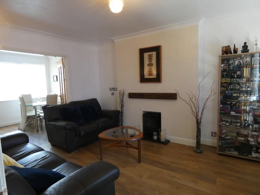 Property photo 3 of 13 Lounge