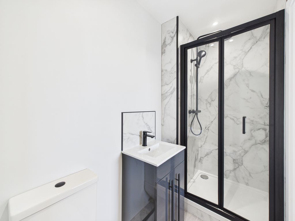 Property photo 2 of 6 Room 4 Ensuite