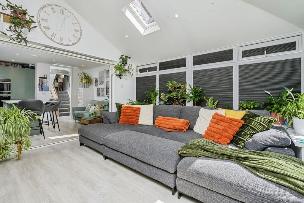 Property photo 2 of 18 Pbox-Img.Jpg