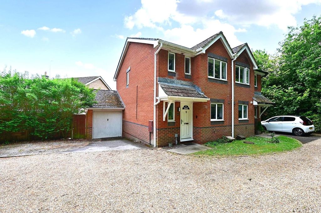 Property photo 1 of 16 Florence Way