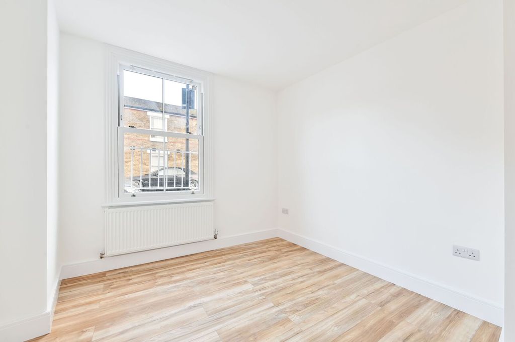 Property photo 2 of 8
