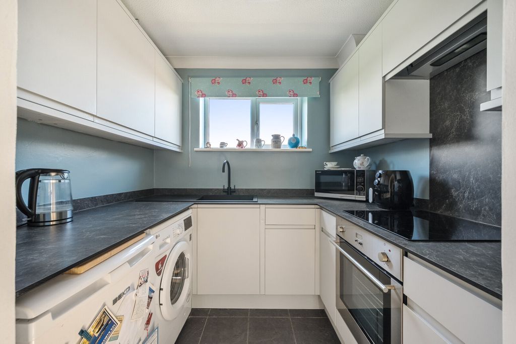 Property photo 3 of 10 1432305-17-69Fb5c...