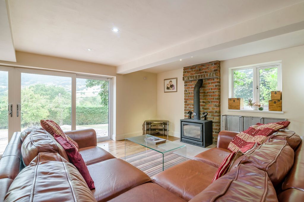 Property photo 2 of 32