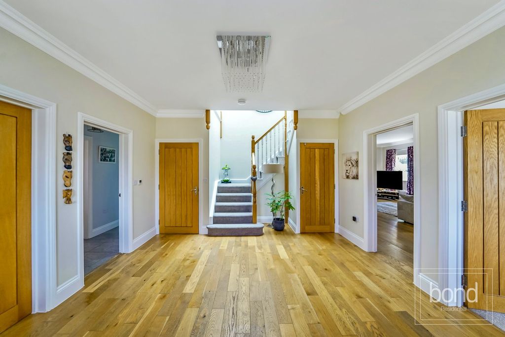 Property photo 3 of 32