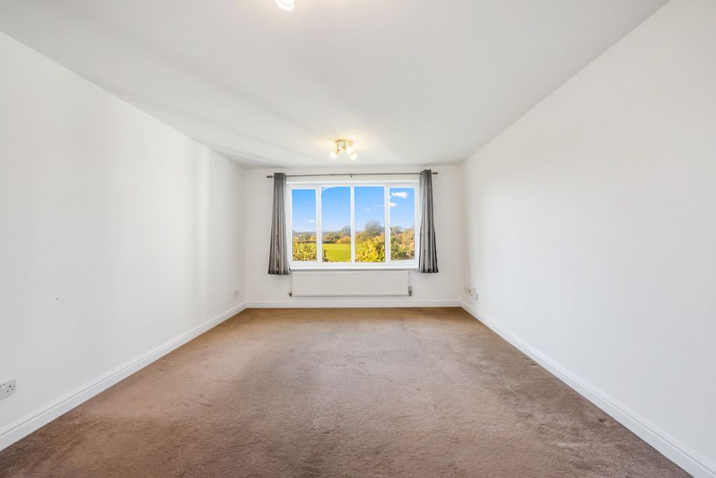 Property photo 2 of 25