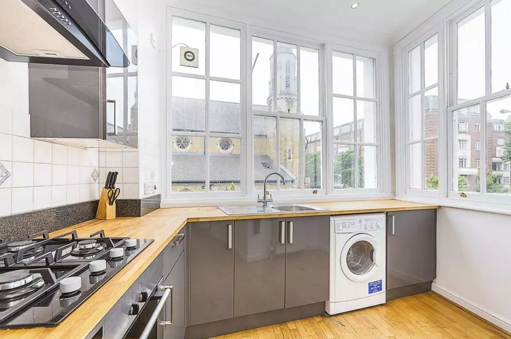 Property photo 2 of 10 Kitchen