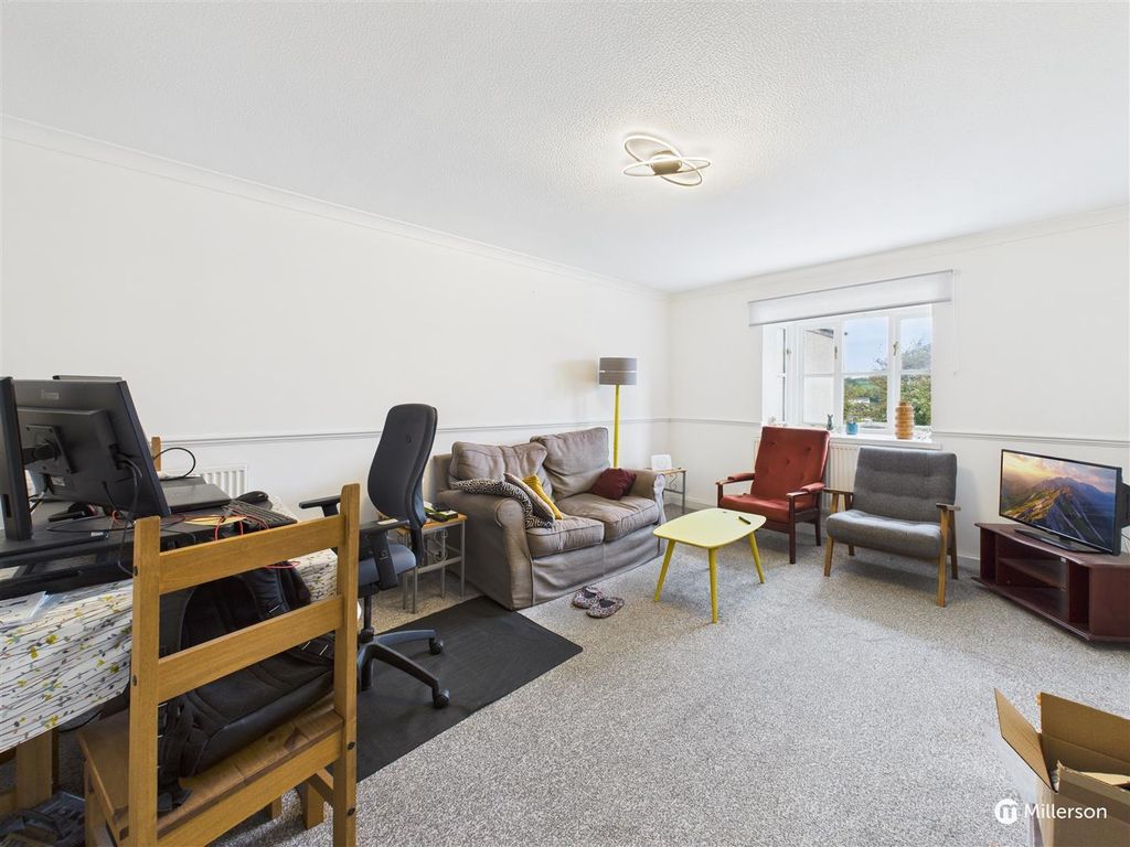 Property photo 2 of 11 Lounge