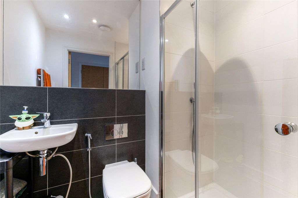 Additional image 9 of 2 bed flat for saleSydenham Road, Guildford, Surrey GU1