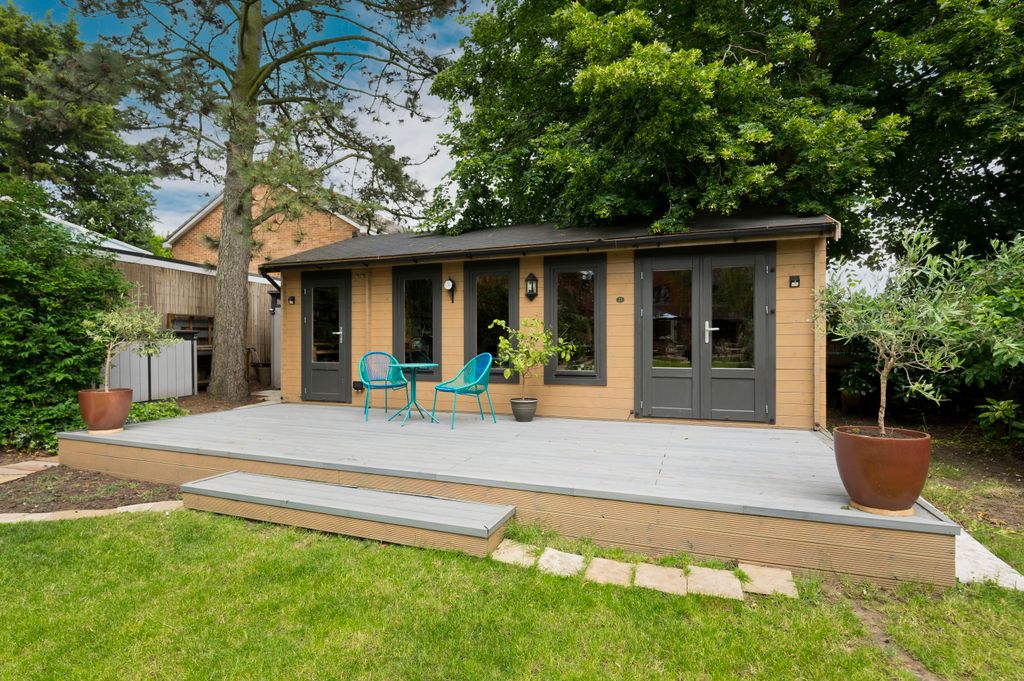 Property photo 3 of 24 Outbuilding