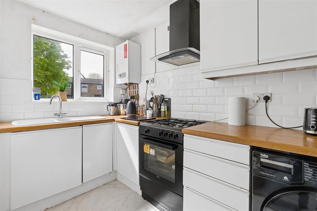 Property photo 3 of 12 Kitchen/Diner