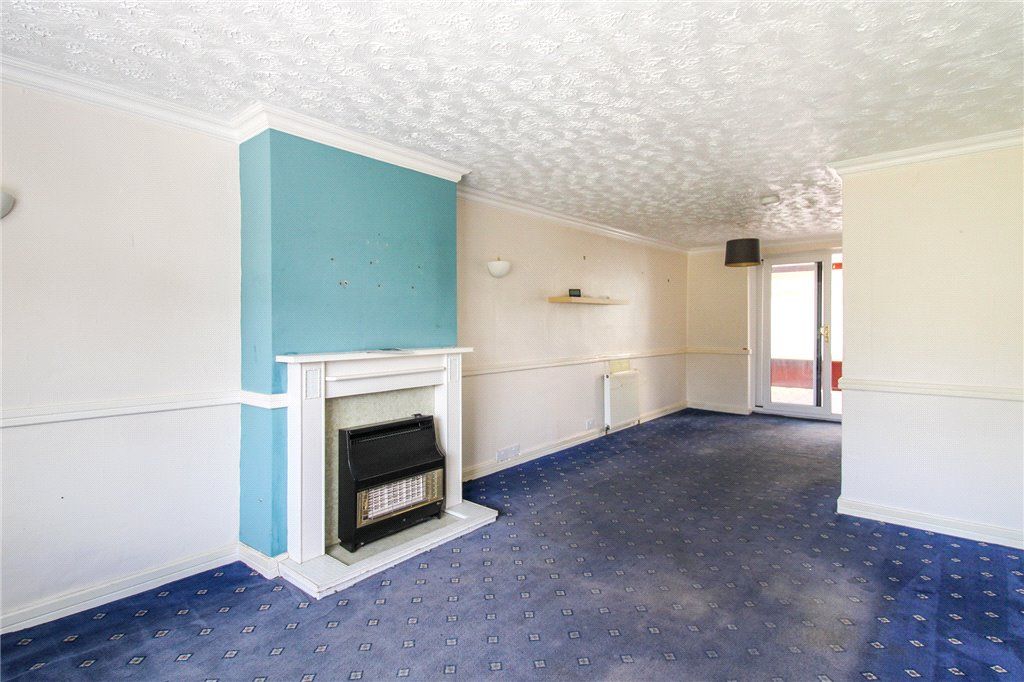 Property photo 2 of 14 Apperley Road