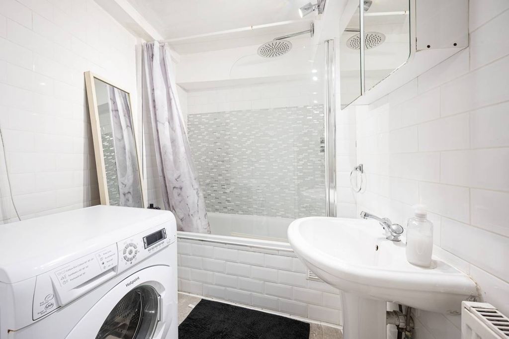 Property photo 3 of 7 Photo 4