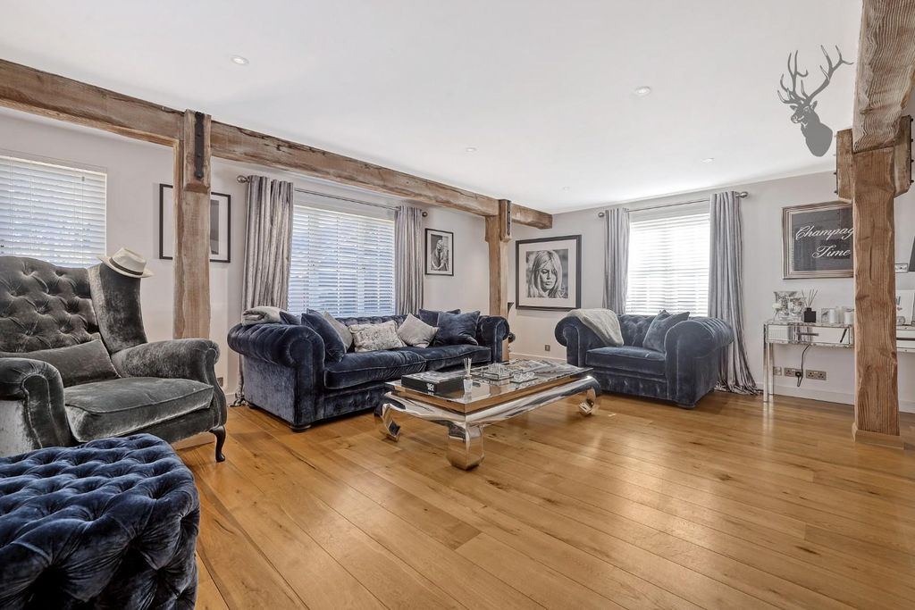 Property photo 3 of 35