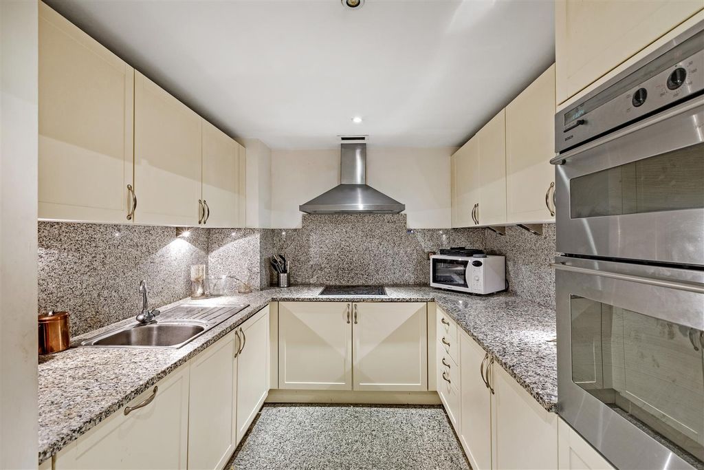 Property photo 2 of 11 Kitchen