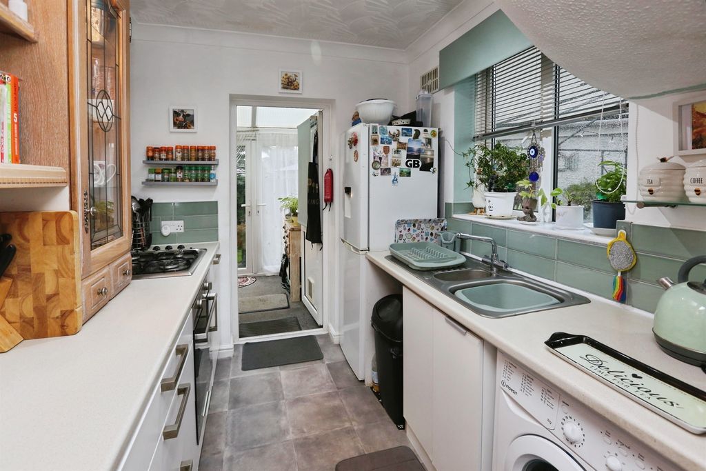 Property photo 3 of 12