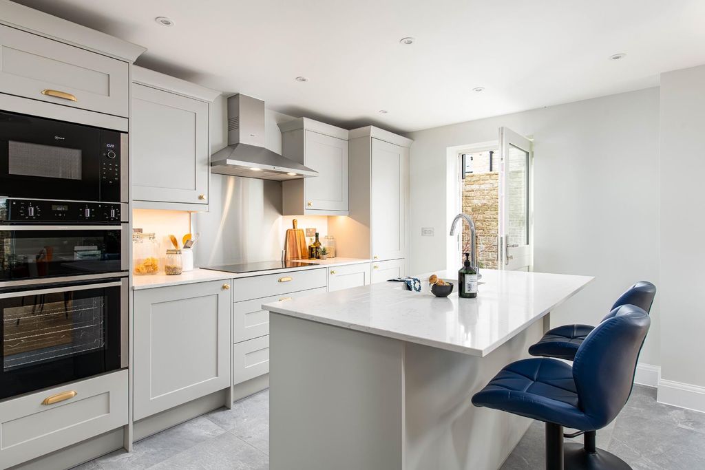 Property photo 2 of 21 Image