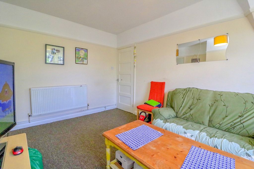 Property photo 3 of 8 Gallery