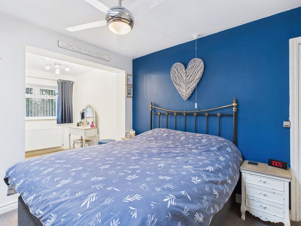 Property photo 3 of 29 Cam03729G0-Pr0220-Still004