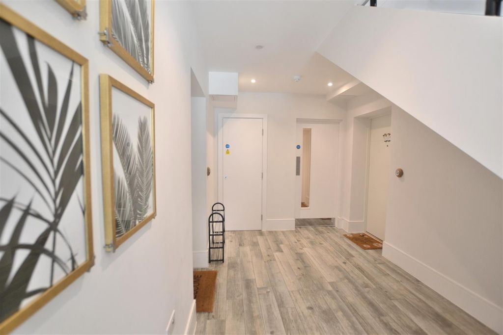 Additional image 10 of 2 bed flat for saleMulberry Walk, Edenbrook, Fleet GU51