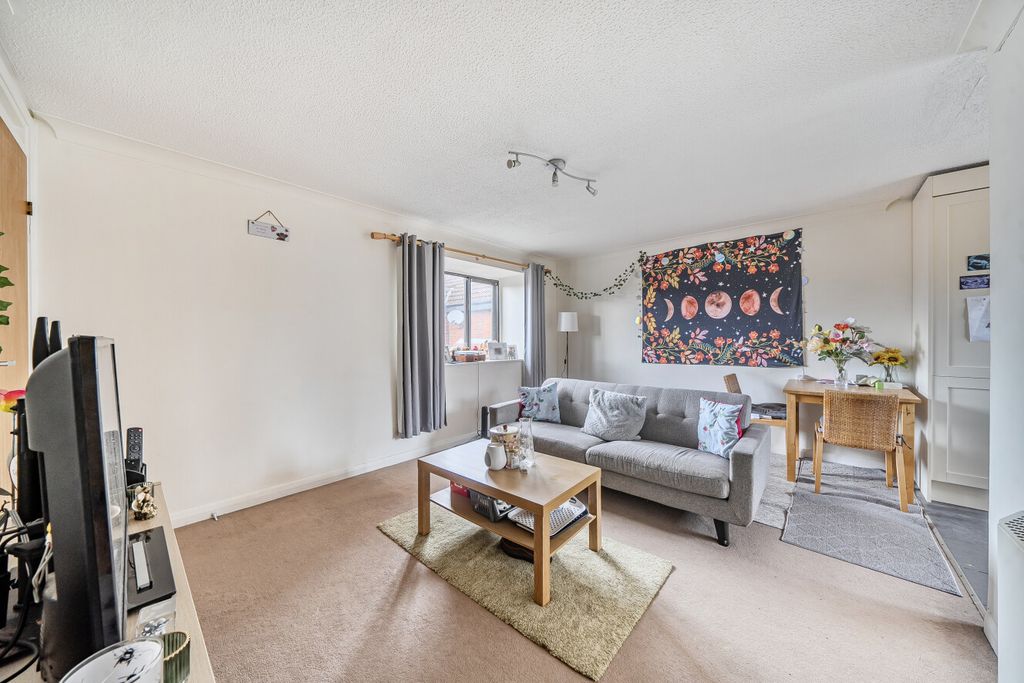 Property photo 2 of 9 1403614-9-697381E...