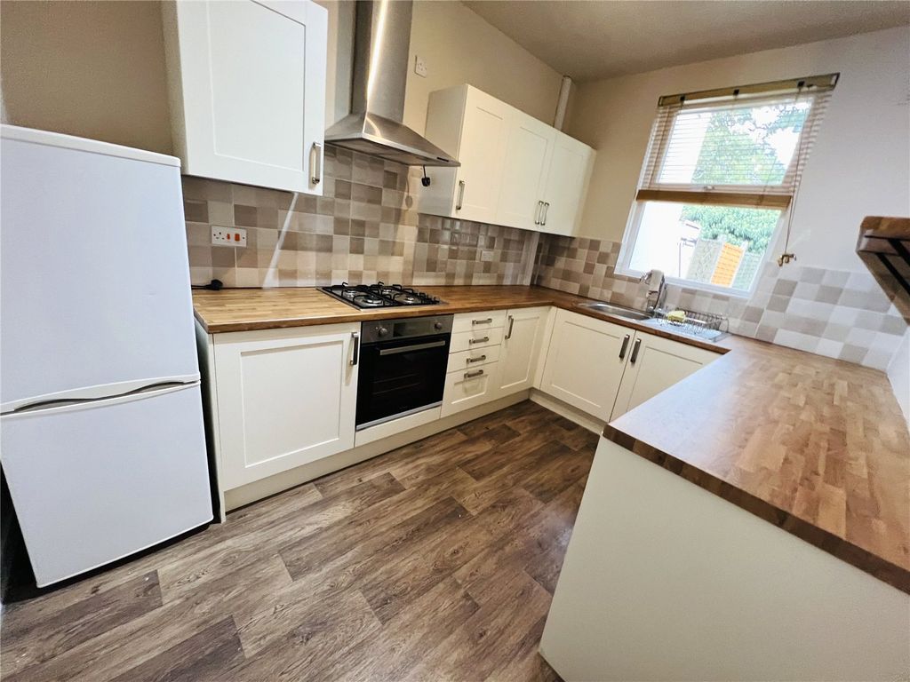 Property photo 2 of 10 Kitchen