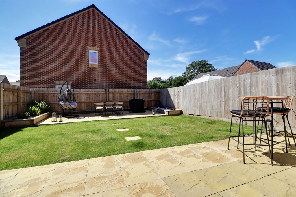Property photo 2 of 18