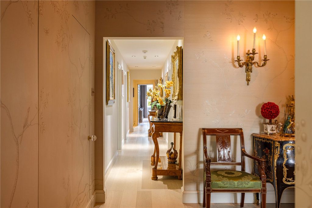Property photo 1 of 9 Hall