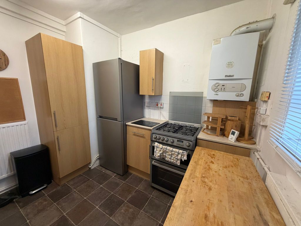 Property photo 2 of 18 Separate Kitchen 