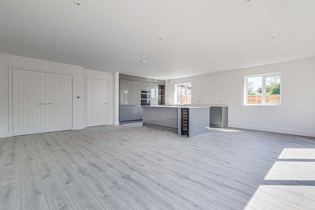 Property photo 3 of 22