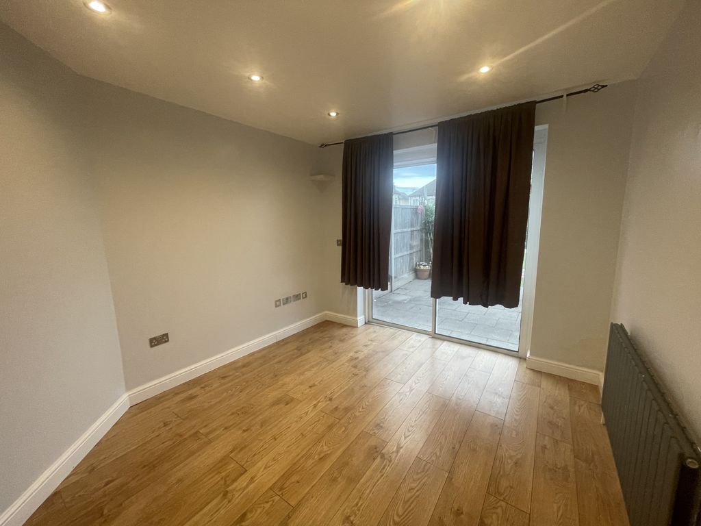 Property photo 2 of 8 Gallery