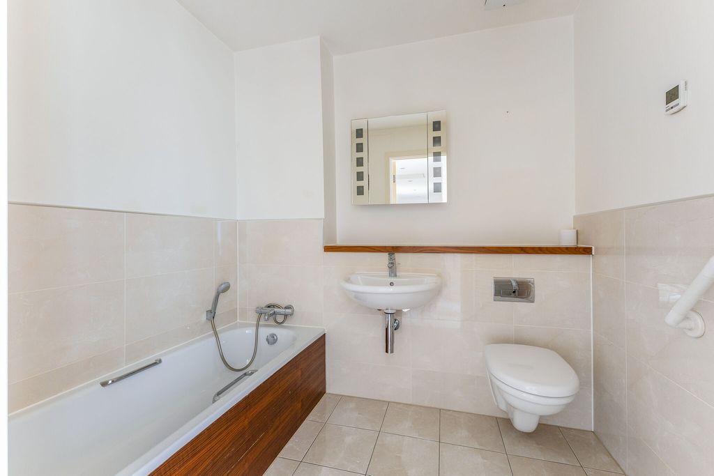 Additional image 7 of 3 bed flat for saleTudor Court, Liphook GU30