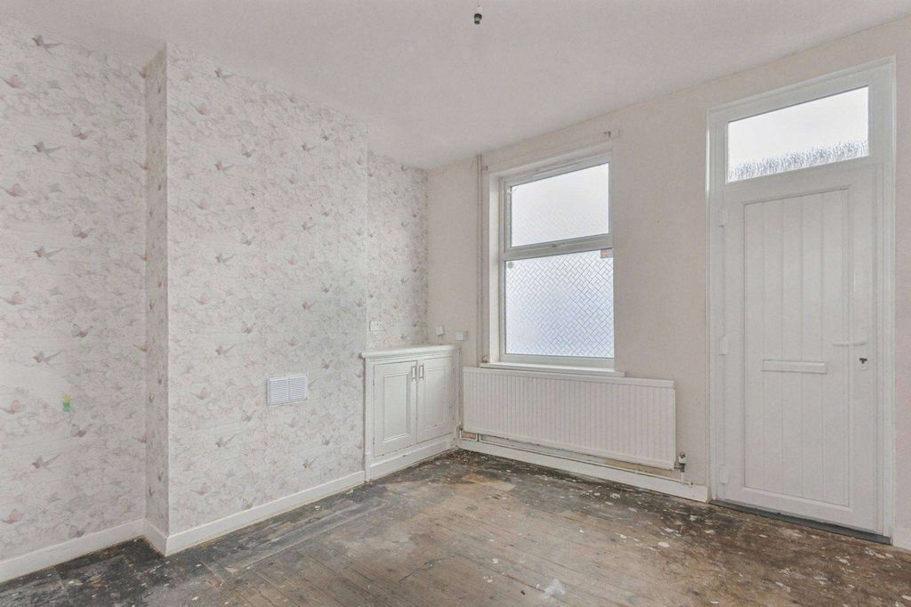 Property photo 3 of 17 32 Carlisle Street, Dane Hills, Leicester Le3 6Af