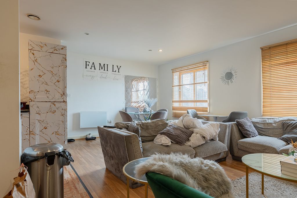 Property photo 3 of 22