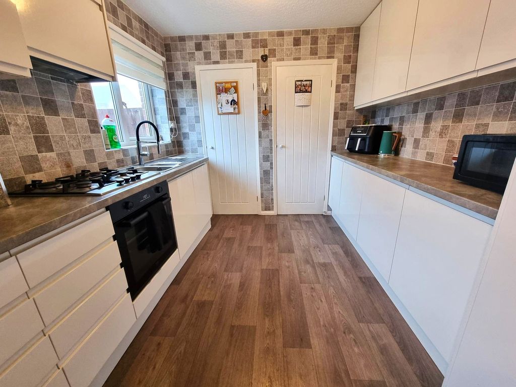 Property photo 2 of 21 Kitchen