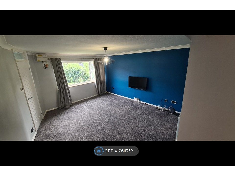 Property photo 3 of 12 Lounge