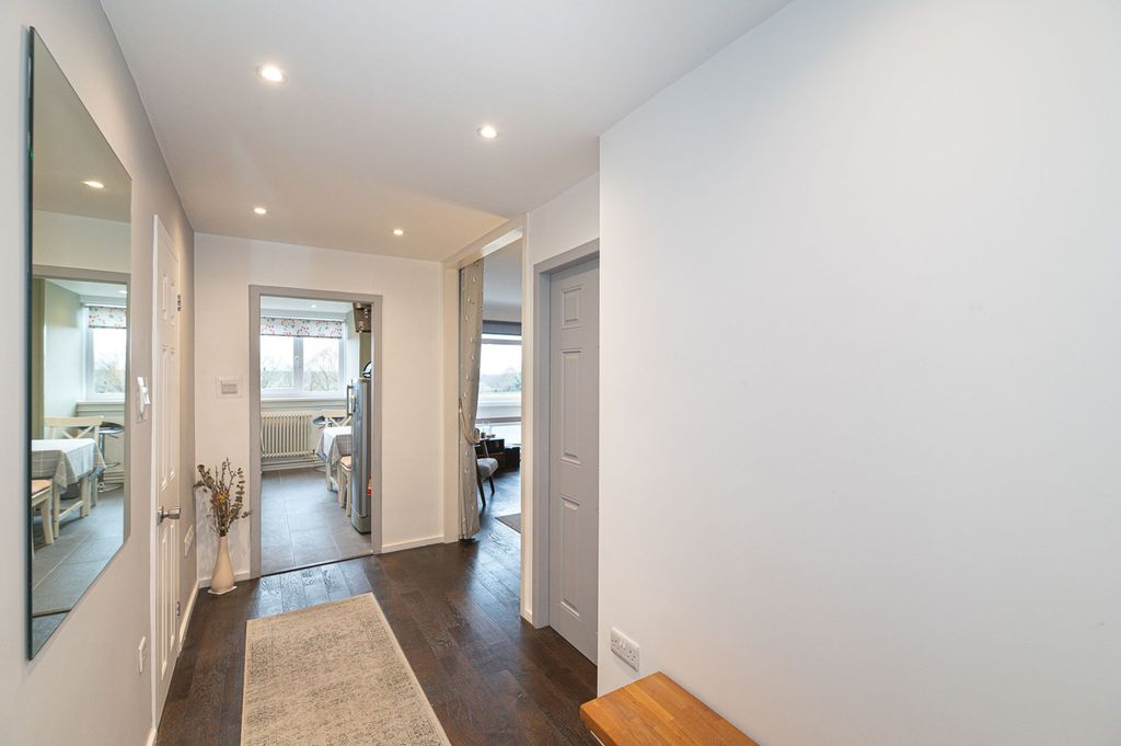 Property photo 2 of 33