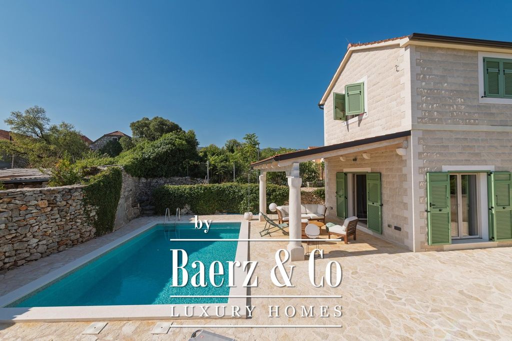 Property photo 3 of 34