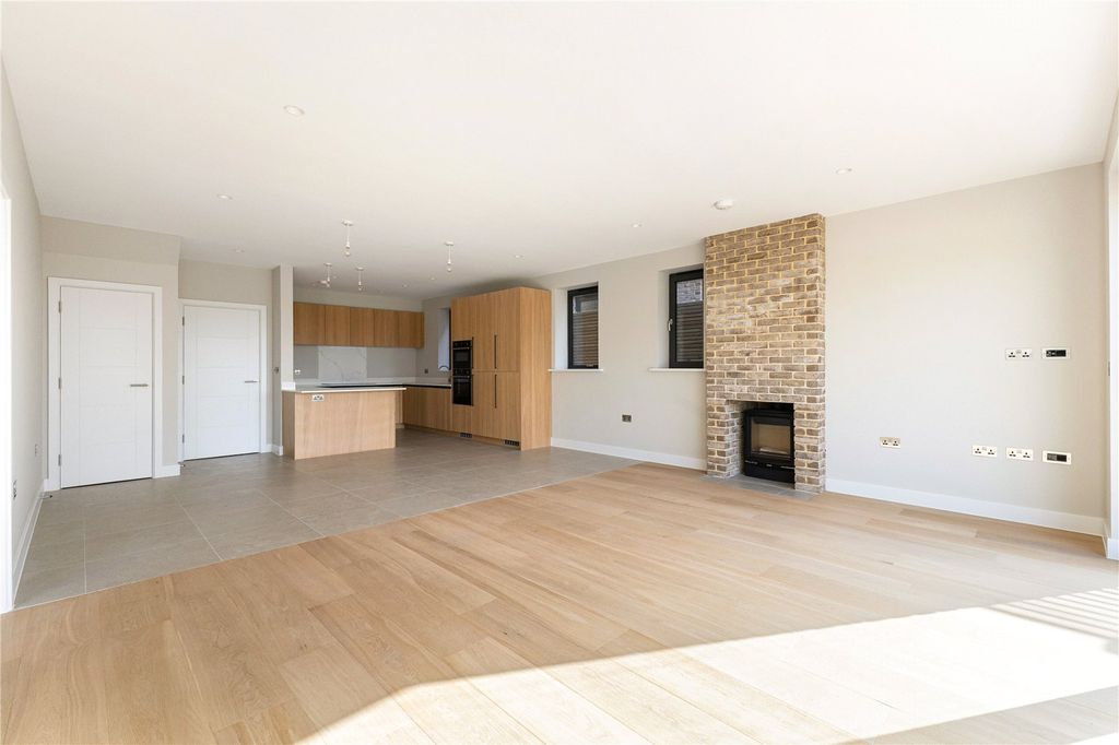 Property photo 3 of 12 Reception/Kitchen