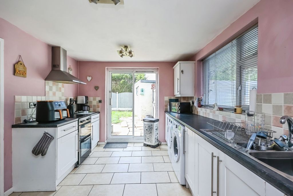 Property photo 2 of 15 Kitchen