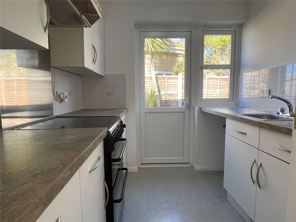 Property photo 3 of 9 Kitchen