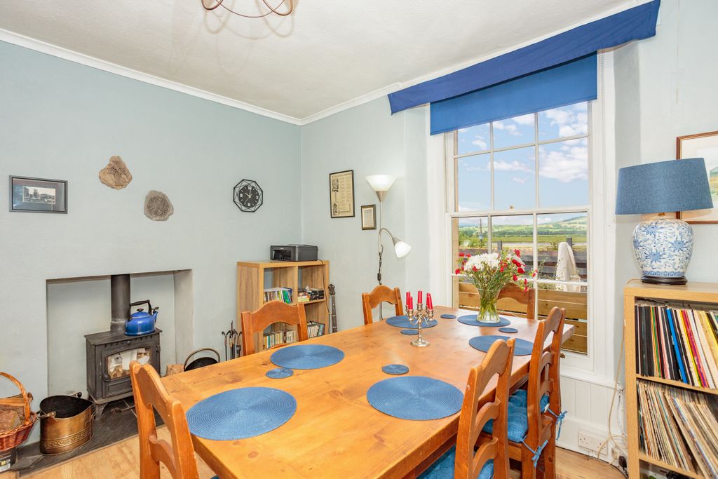 Property photo 3 of 50 Dining Room