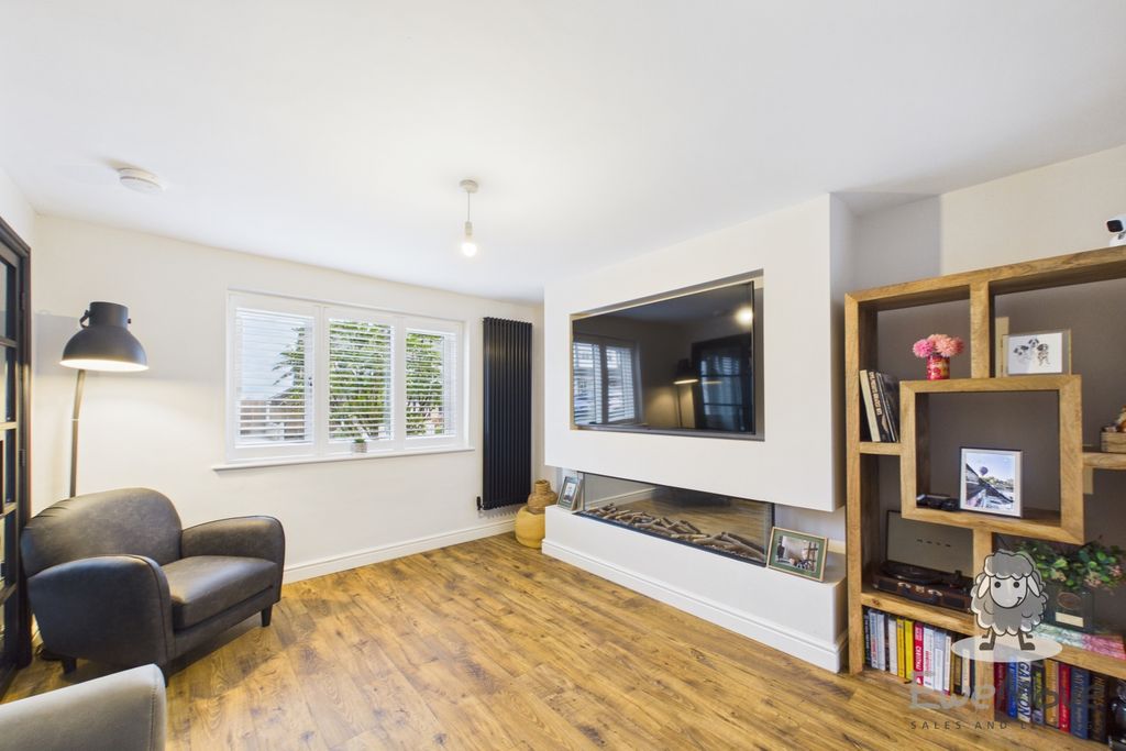 Property photo 2 of 15 3