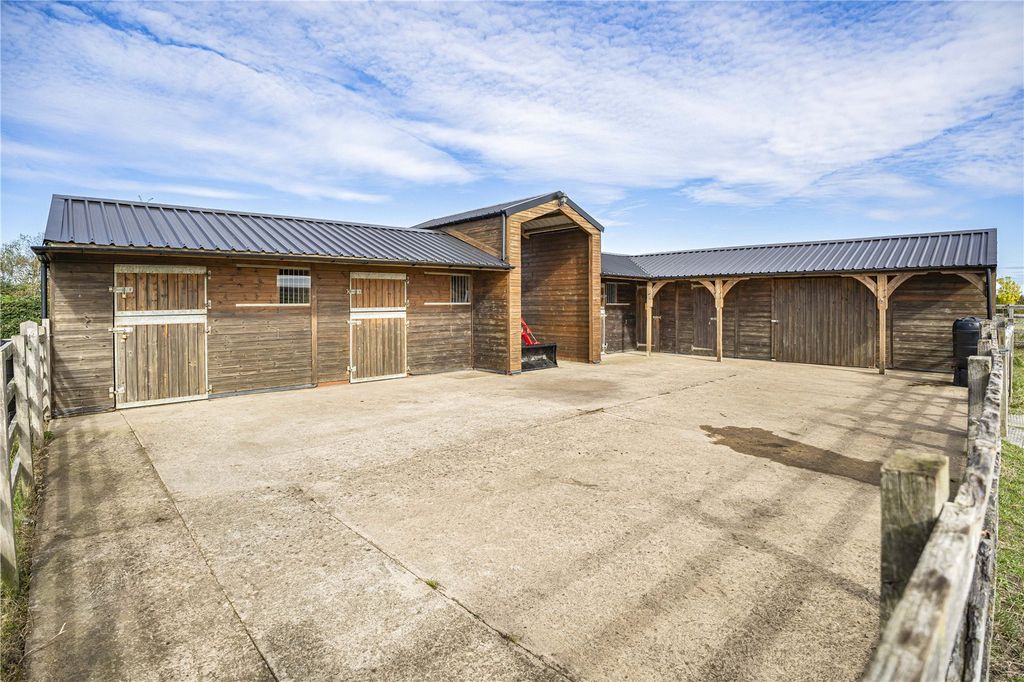 Property photo 2 of 24 Equestrian Yard