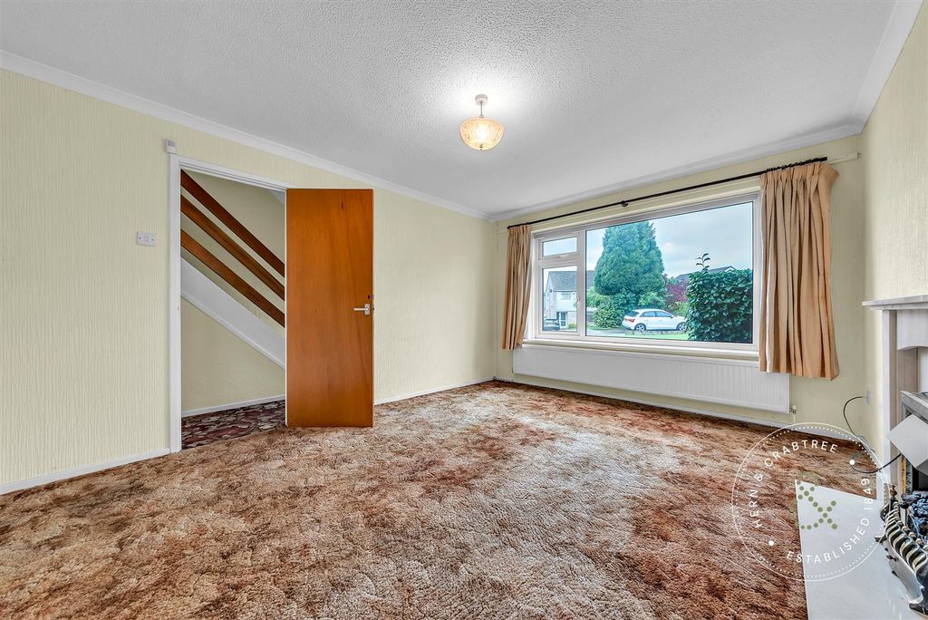 Property photo 3 of 29 Pace-Close-16.Jpg