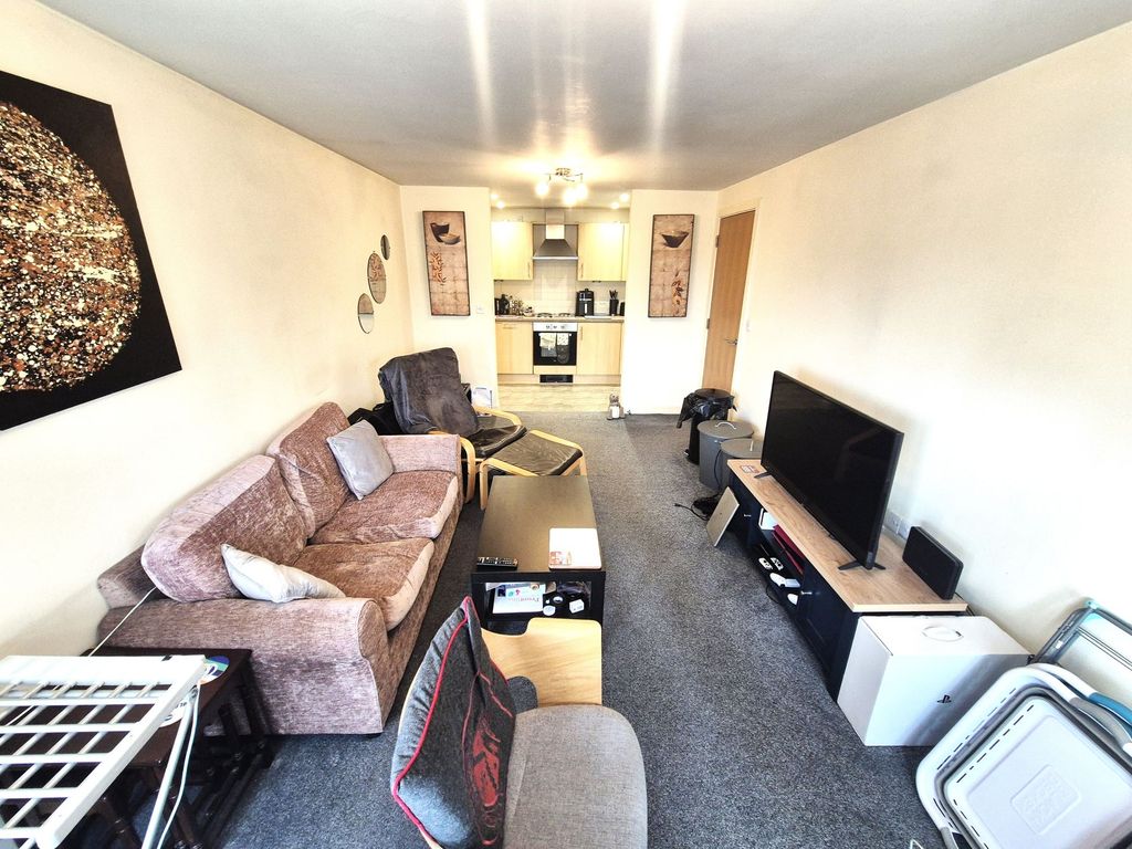 Property photo 3 of 8 Lounge