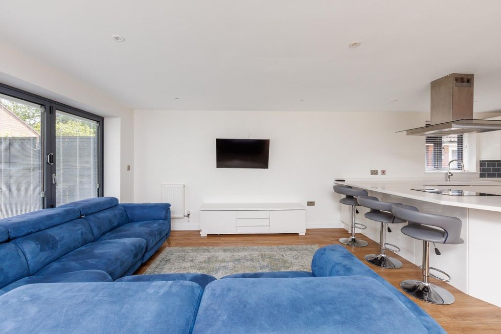 Property photo 3 of 36 29 Birchwood Road-23.Jpg