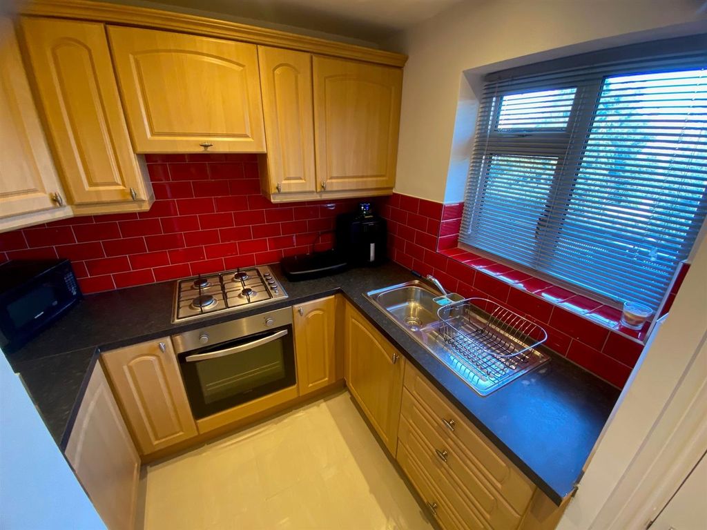 Property photo 2 of 10 Kitchen.Jpg